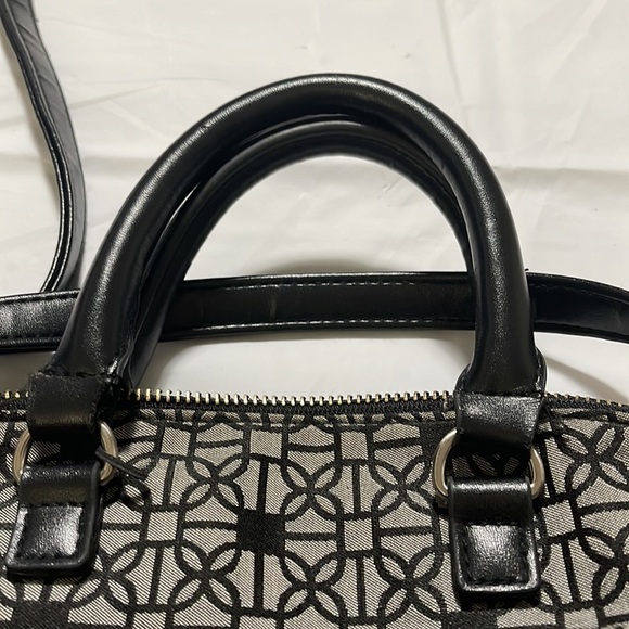 Handle or over the shoulder pocket book. - Picture 3 of 12